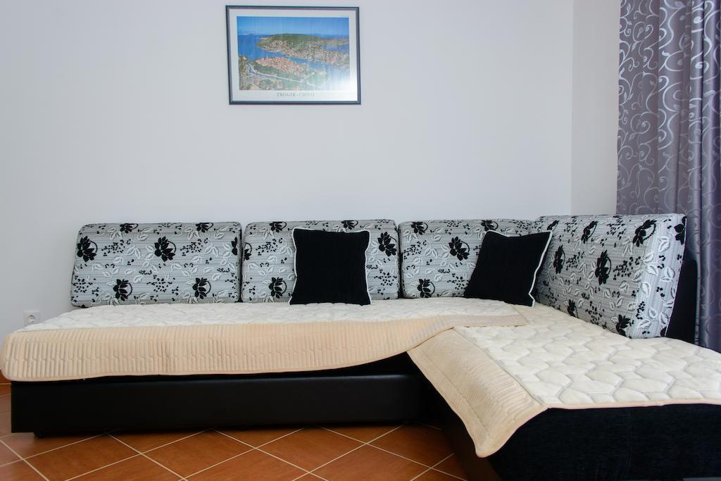 Apartments Mijo Trogir Ruang foto