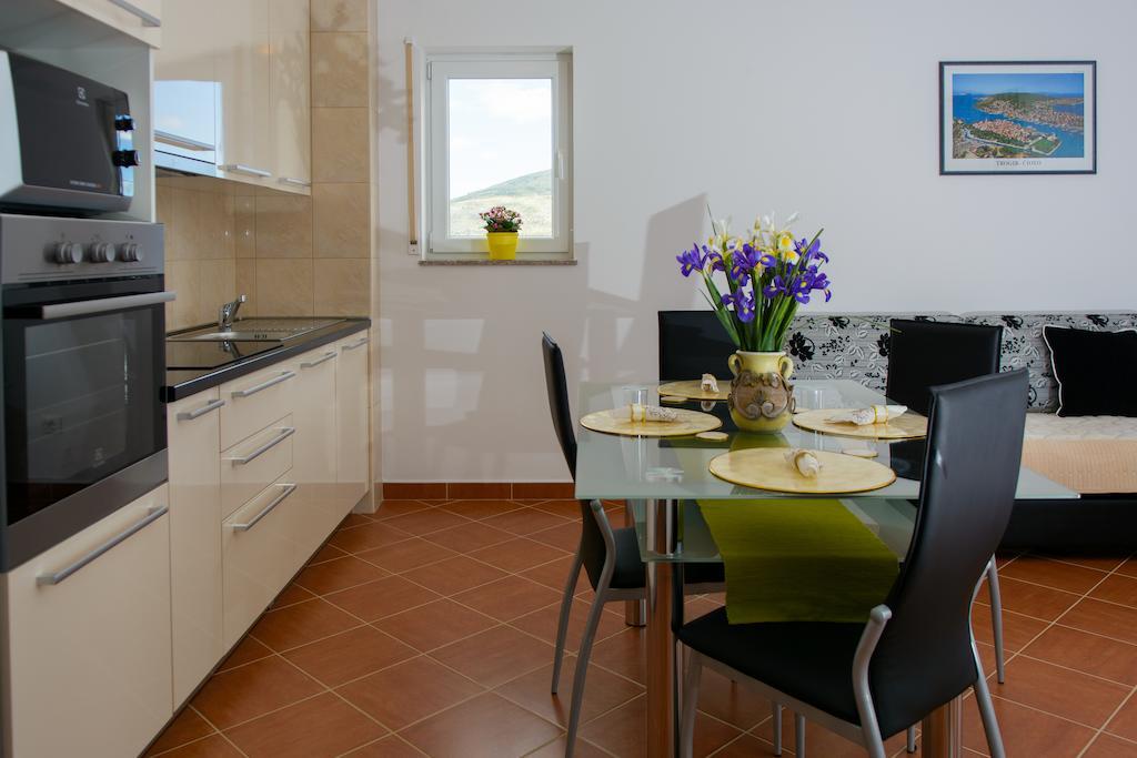 Apartments Mijo Trogir Ruang foto